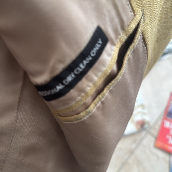 Men’s, size 40, pure silk, three button, sport coat, very professional - Picture 4 of 7